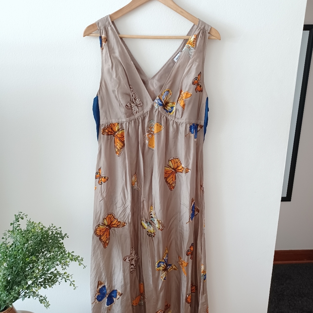 🌱Host Pick🌱 Silk 🦋 Butterfly Print Maxi Dress